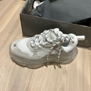 Balenciaga hqr sneaker size 38 (fits small)